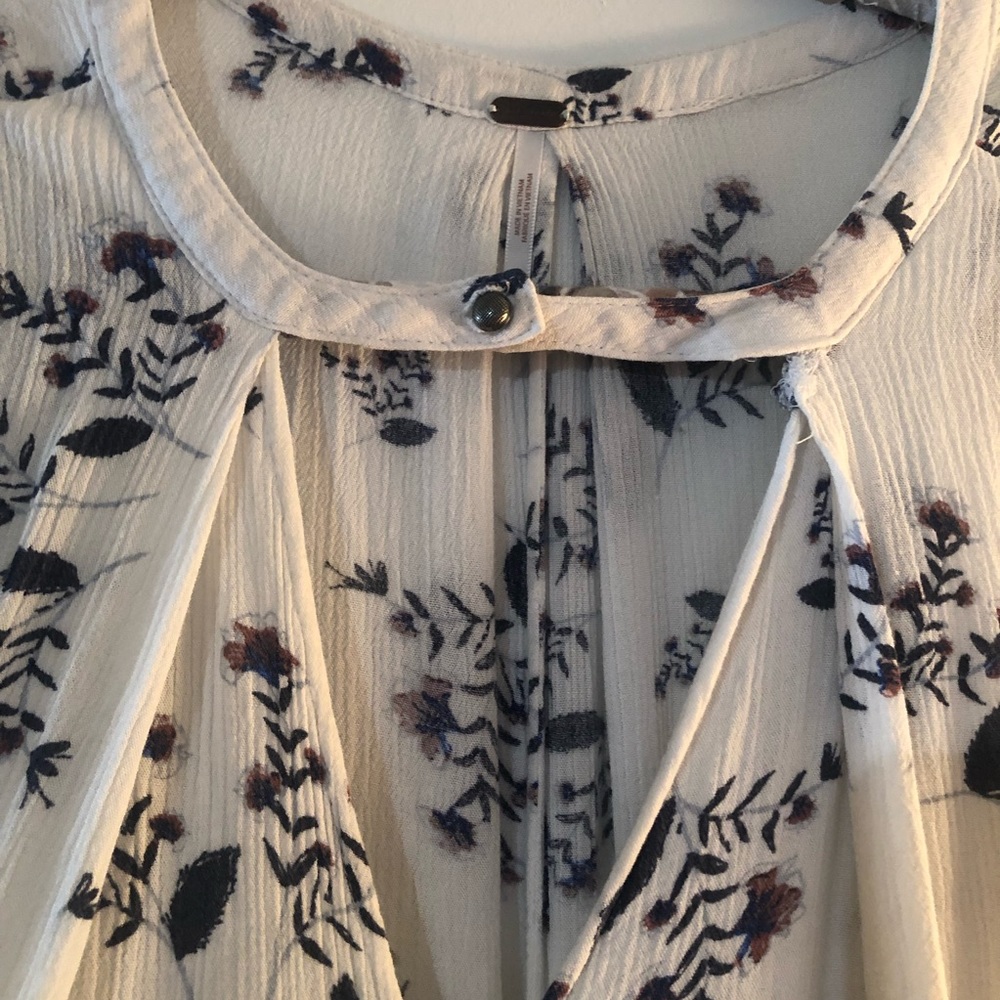 Free People floral blouse tunic w/ V-neck